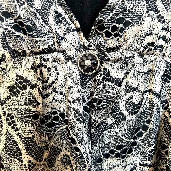 Women’s Black Bodycon Dress with Cream Lace Print Peplum - Size Medium - Picture 3 of 7